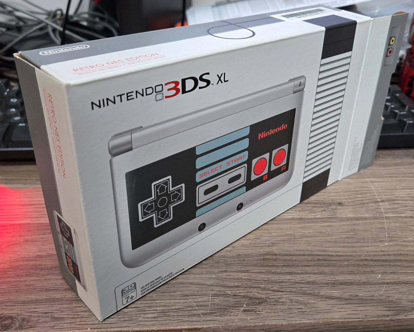 Nintendo 3DS XL Retro NES Edition