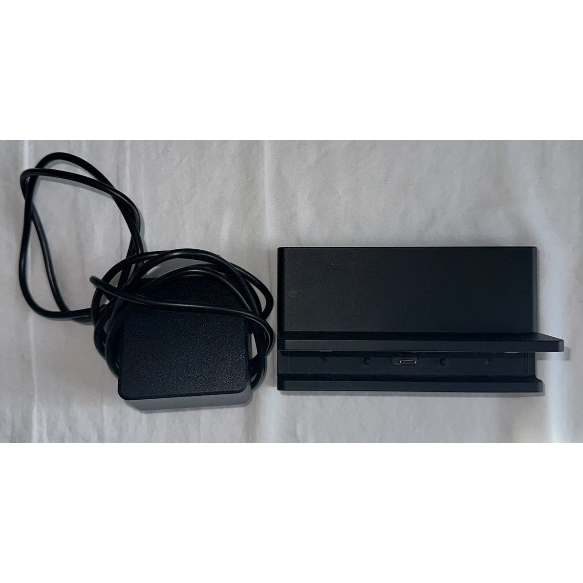 Insignia Nintendo Switch (1) Dock & Power Supply