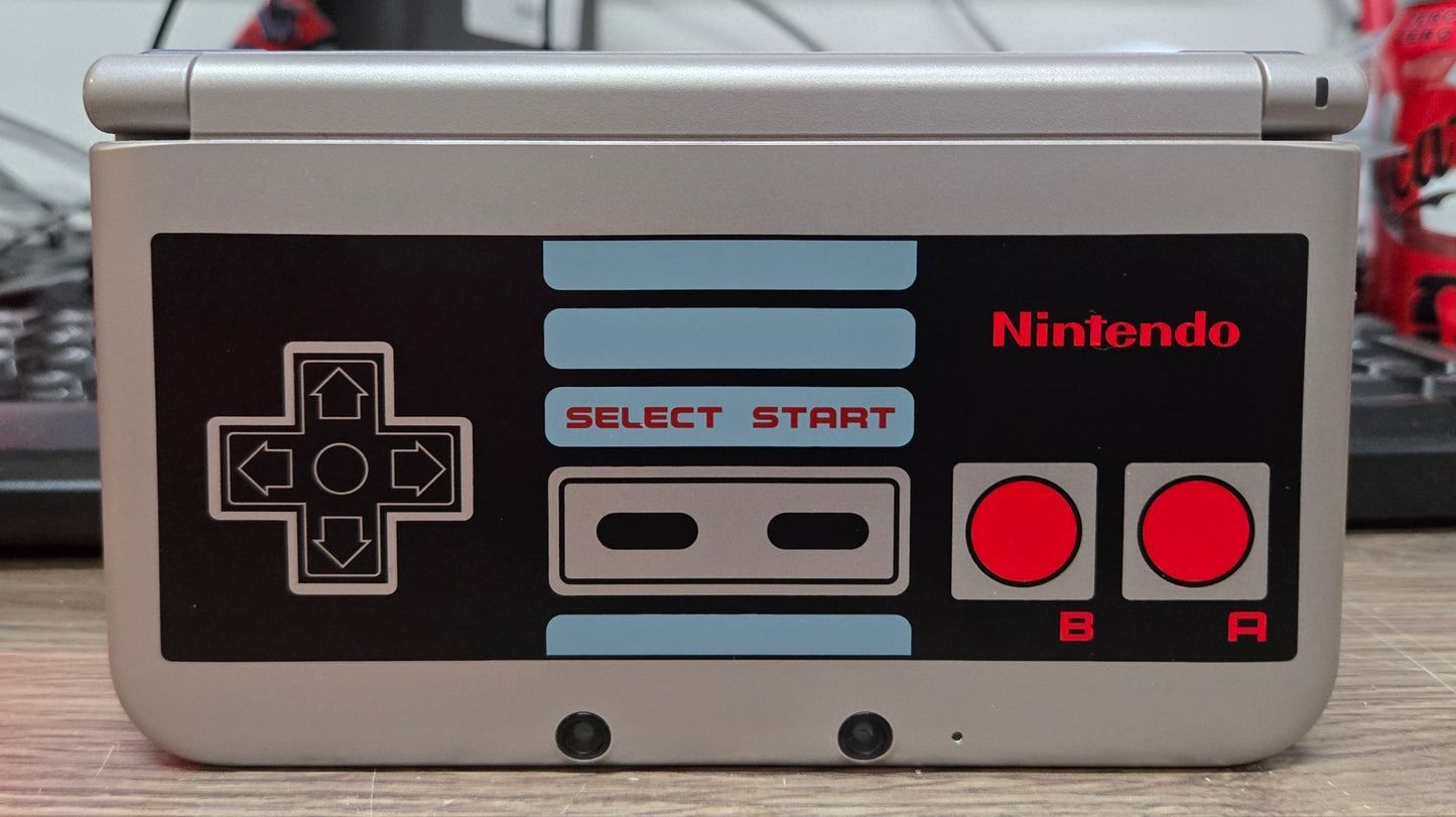 Nintendo 3DS XL Retro NES Edition